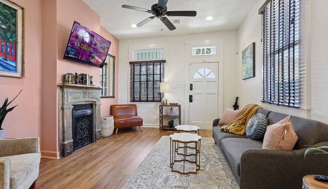 Charming NOLA Retreat 4 Blocks to Streetcar