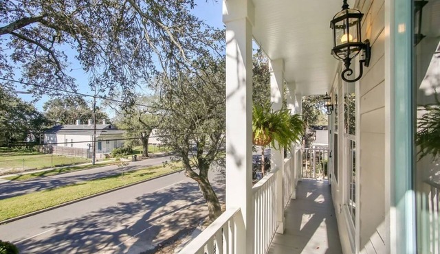 Charming NOLA Villa- Pets OK, Close to street cars