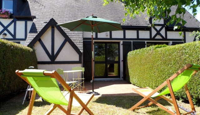 Charming Norman Cottage with Garden, Pool & Tennis near Cabourg Racetrack