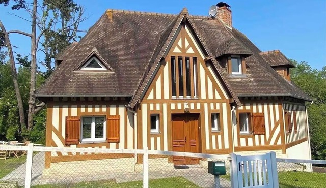 Charming Normandy Vacation Home for 10 Guests in Villers-sur-Mer