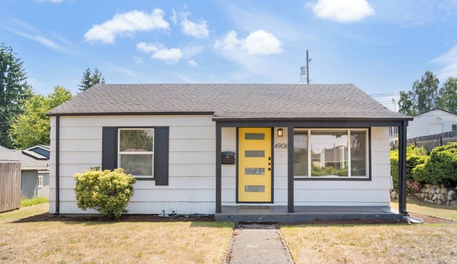 Charming North Tacoma Home – 2 Bedrooms, WiFi & More
