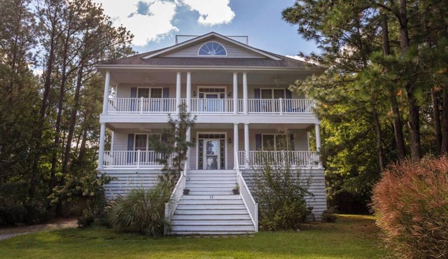 Charming North Shores Home with Ocean Views, Pool, Tennis, & Private Beach!