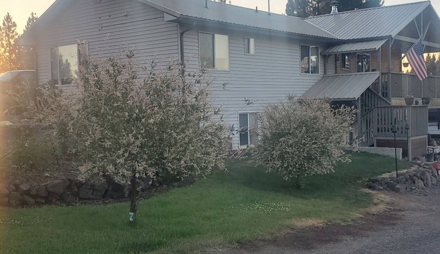 Charming Northern Idaho Getaway. A 4-bedroom house in Kamiah with AC and WiFi.