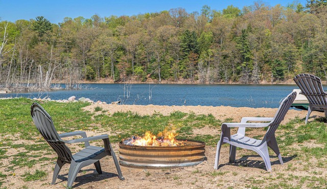 Charming Northern Michigan Lakefront Cabin + Boats