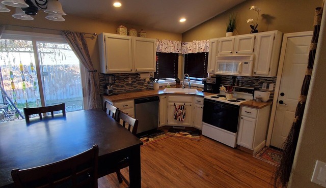 Charming Northwest Boise ranch house with fenced backyard.