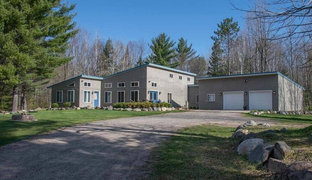 Charming Northwoods Retreat – Spacious 3-Bedroom Hideaway
