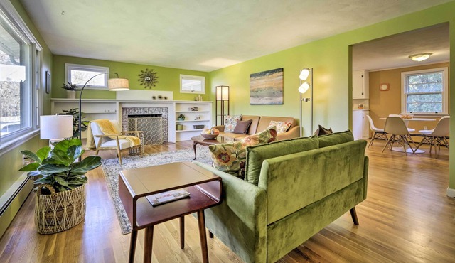 Charming Norwich Home ~ 7 Mi to Mohegan Sun!