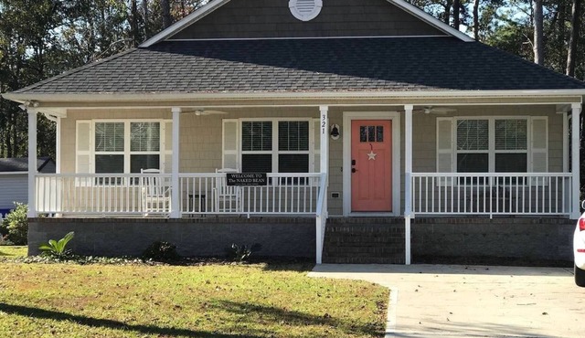 Charming Oak Island Cottage - Close to Everything!