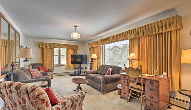 Charming Oakhill House - 2 Mi to Dtwn Dells