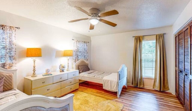 Charming OASIS 2-bed 2-bath house with extra Queen Sleeper Sofa in Inverness