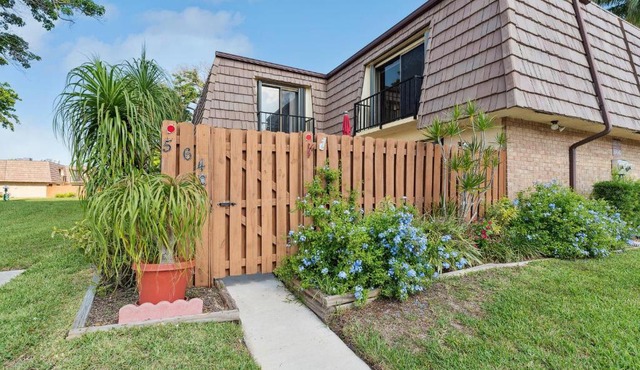 Charming Oasis, Hidden Gem in Palm Springs townhouse