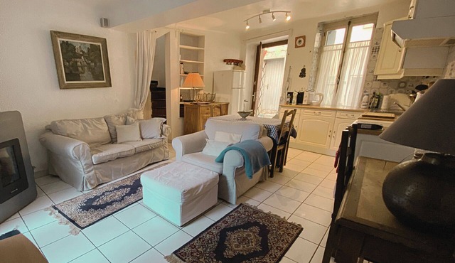 Charming Occitan Village House: Live Quarante Like a Local.