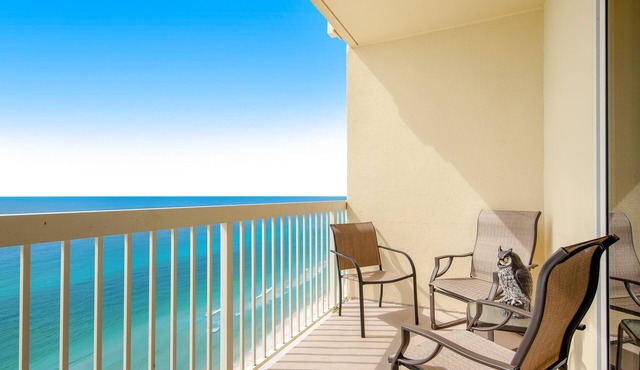Charming oceanfront condo w/Gulf view, shared pools & hot tub, & beach access