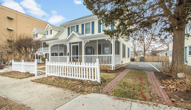 Charming Ocean Block Cottage in North Rehoboth – Steps to Beach & Dining!