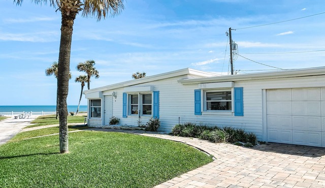 Charming Oceanfront Beach Cottage - Excellent Value