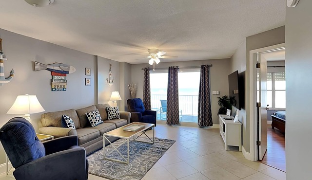 Charming Oceanfront Condo - Pool + Beach Access