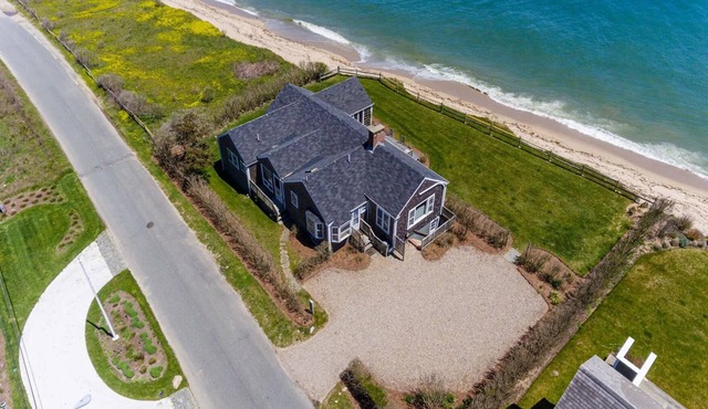 Charming Oceanfront Cottage - 8 Minute Walk to Sankaty Head Lighthouse