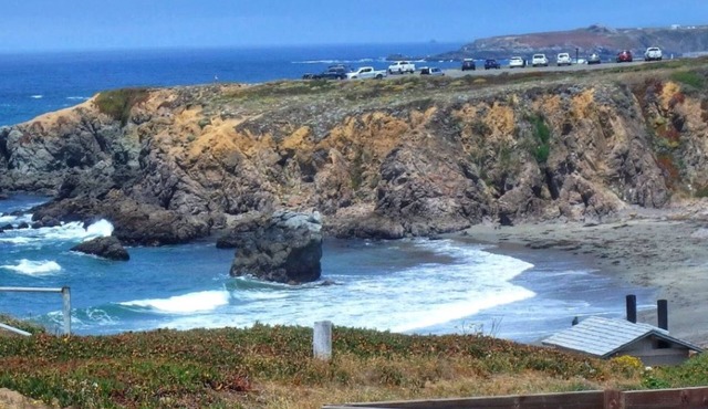 Charming Oceanfront Cottage at Schoolhouse Beach