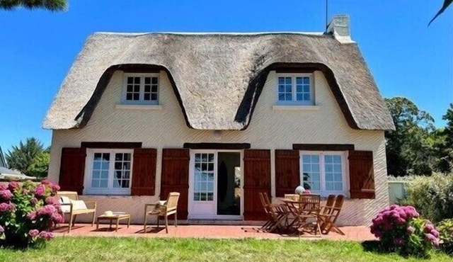 Charming oceanfront cottage