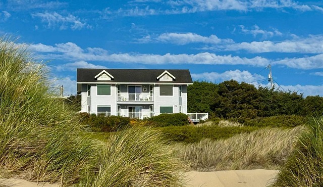 Charming Oceanfront Home with WiFi - Secluded, Yet Close to Town