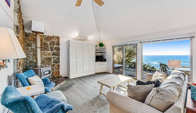 Charming oceanfront home, private hot tub, & water views