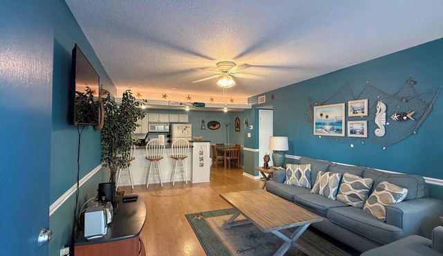 Charming Oceanfront 1-bedroom condo in fantastic Cocoa Beach with AC
