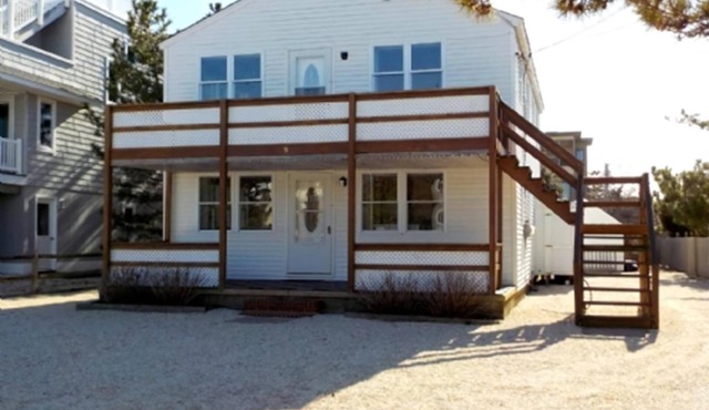 CHARMING OCEANSIDE DUPLEX IN BARNEGAT LIGHT