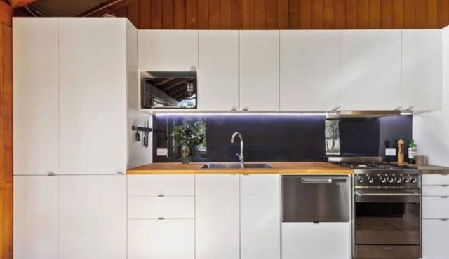 Charming off-grid cabin with room to explore