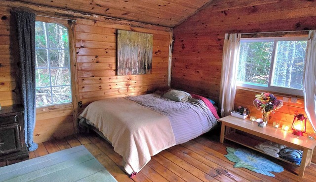 Charming Off- Grid cabin 5 min from the ocean in Midcoast Maine