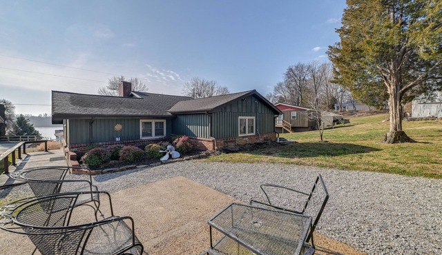 Charming Ohio River Home with Water Views & Porch!