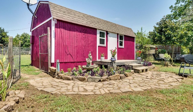Charming Oklahoma Retreat w/Grill - Pets Welcome!