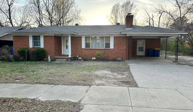 Charming old 3-bedroom with WiFi, & central heat & air in Cabot. NEWLY Renovated