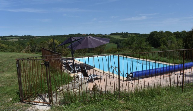 Charming old house with private SPA and swimming pool, estate in nature park