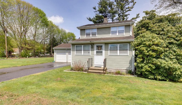 Charming Old Saybrook Home Half-Mi to Sand and Sea!