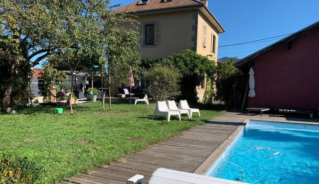 Charming old school villa with its swimming pool