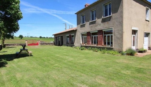 Charming Old Schoolhouse: 3BR, Scenic Views, Near Loire Gorges, Pet Friendly
