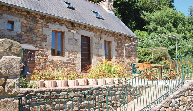 Charming old stone fisherman's house with beautiful panoramic view over the mouth of the Trieux.