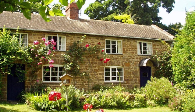 Charming old world cottage on fringe of Cotswolds
