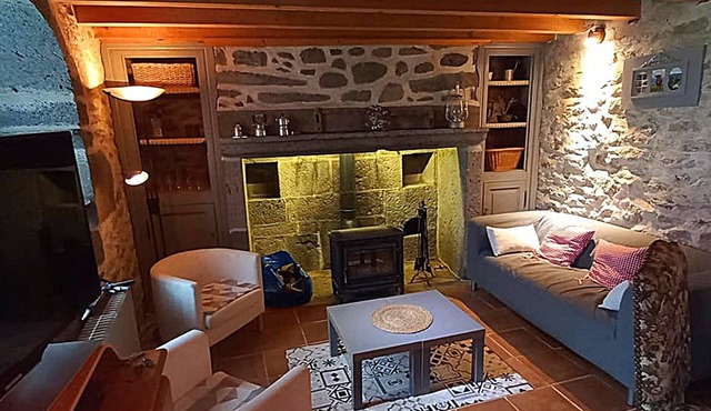 Charming Oliabou Gîte – Mountain View, Private Terrace, Wi-Fi