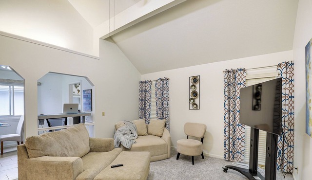 Charming Omaha Vacation Rental: 16 Mi to Downtown!