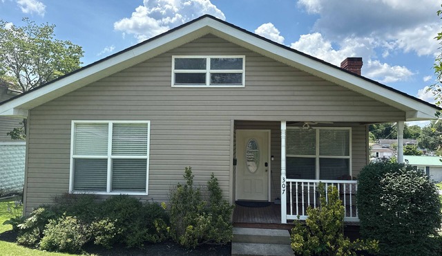 Charming on Chestnut - 8.1 miles from the New River Gorge National Park