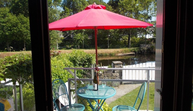 Charming one bed gite beside canal and lovely old Village in beautiful area