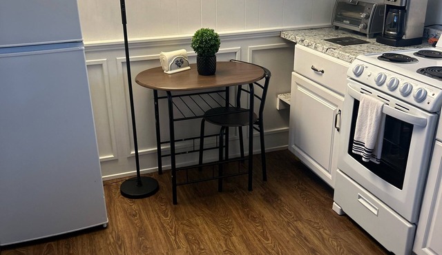 Charming one bedroom downstairs apartment with living room , kitchen, and Wi-Fi