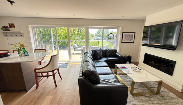 Charming one-bedroom Ausable View apartment centrally located in Grand Bend.