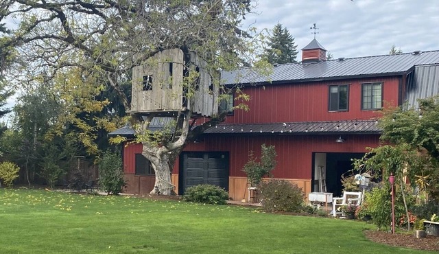 Charming One-Bedroom Deck Apartment