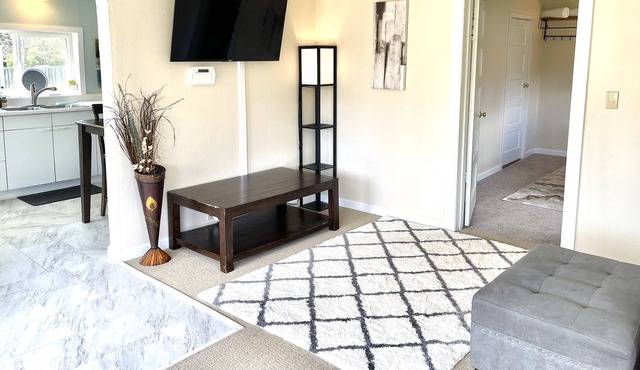 Charming one bedroom near Amazon, JBLM, and American lake