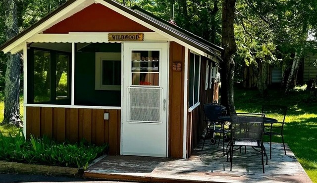 Charming one-bedroom retreat at Miller's Cottages, with screened porch
