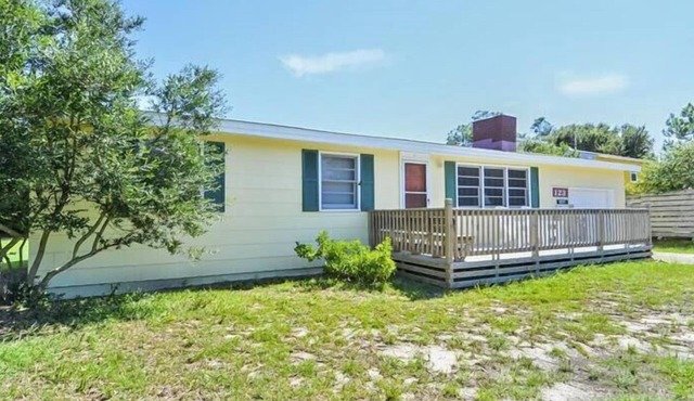 Charming one level, 3 bedroom home in the heart of Nags Head!