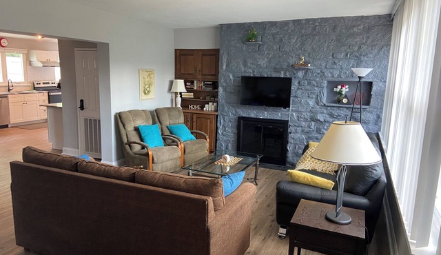 Charming one-level retreat near Philly with private yard, kid/pet friendly