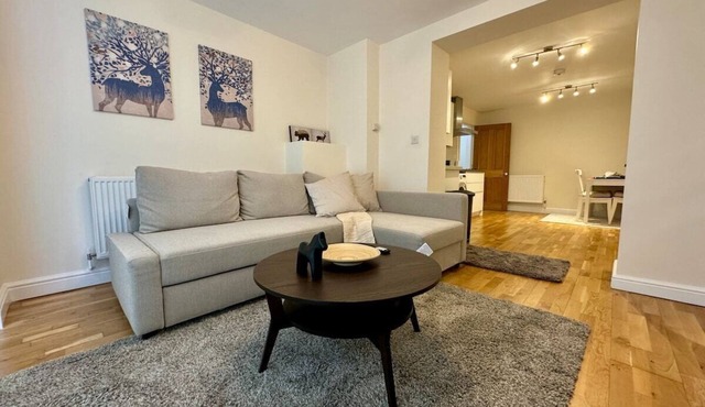 Charming OneBedroom Sutherland Ave Central LondonE